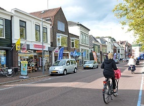 Foto Wormerveer straat met winkels